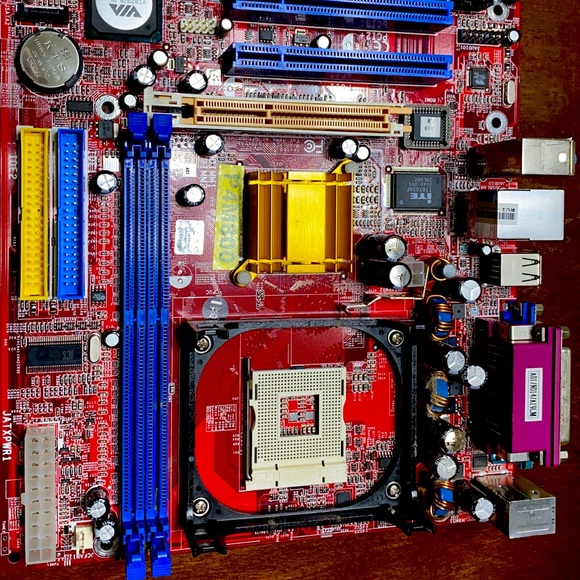 P4M800 PhoenixBios Motherboard - Picture 1 of 4